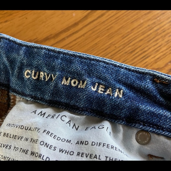AEO distressed curvy mom jean - Picture 7 of 8